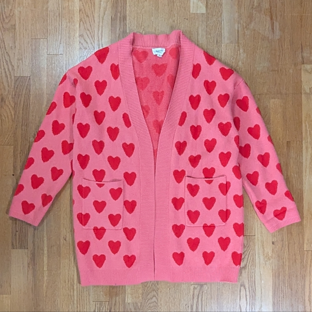 💘 Magnolia Place – Pink & Red Heart Print Cardigan (Plus One Size)